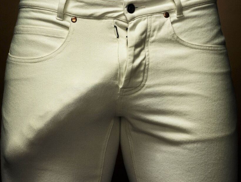 penis membesar di celana